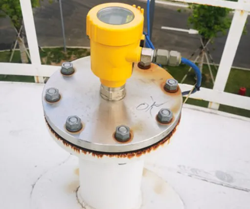 Installation tips for radar level meter in measuring large floating roof storage tanks