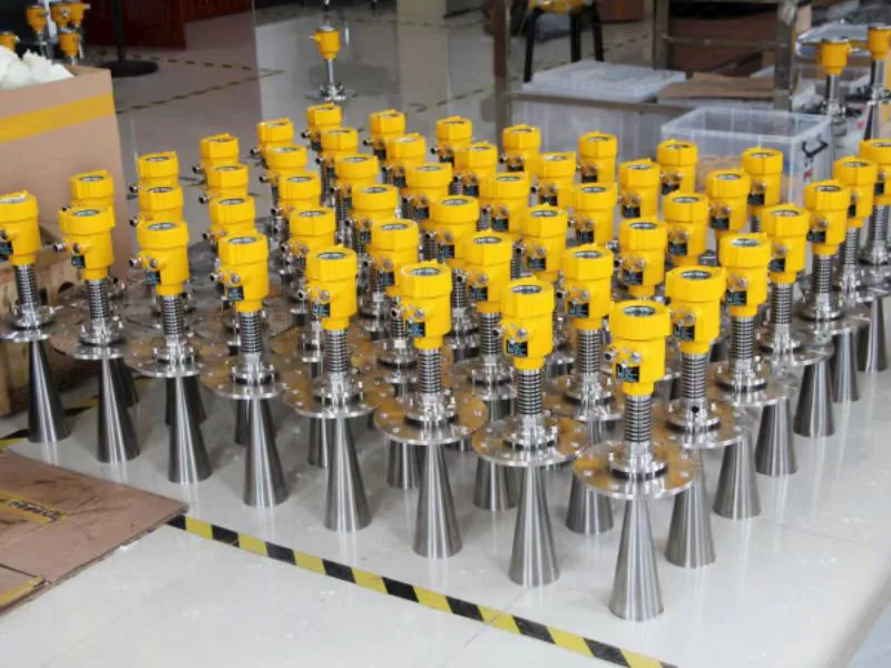 What are the difficulties and solutions of radar level meter measurement in high dust condition?