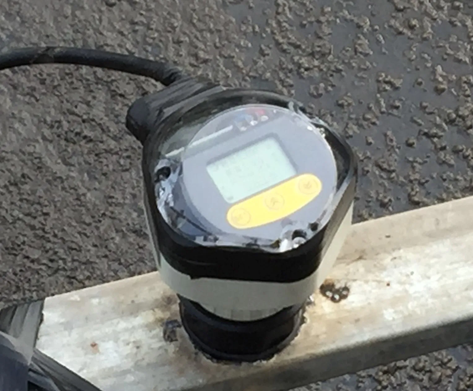 Why does the value of ultrasonic level meter fluctuate?